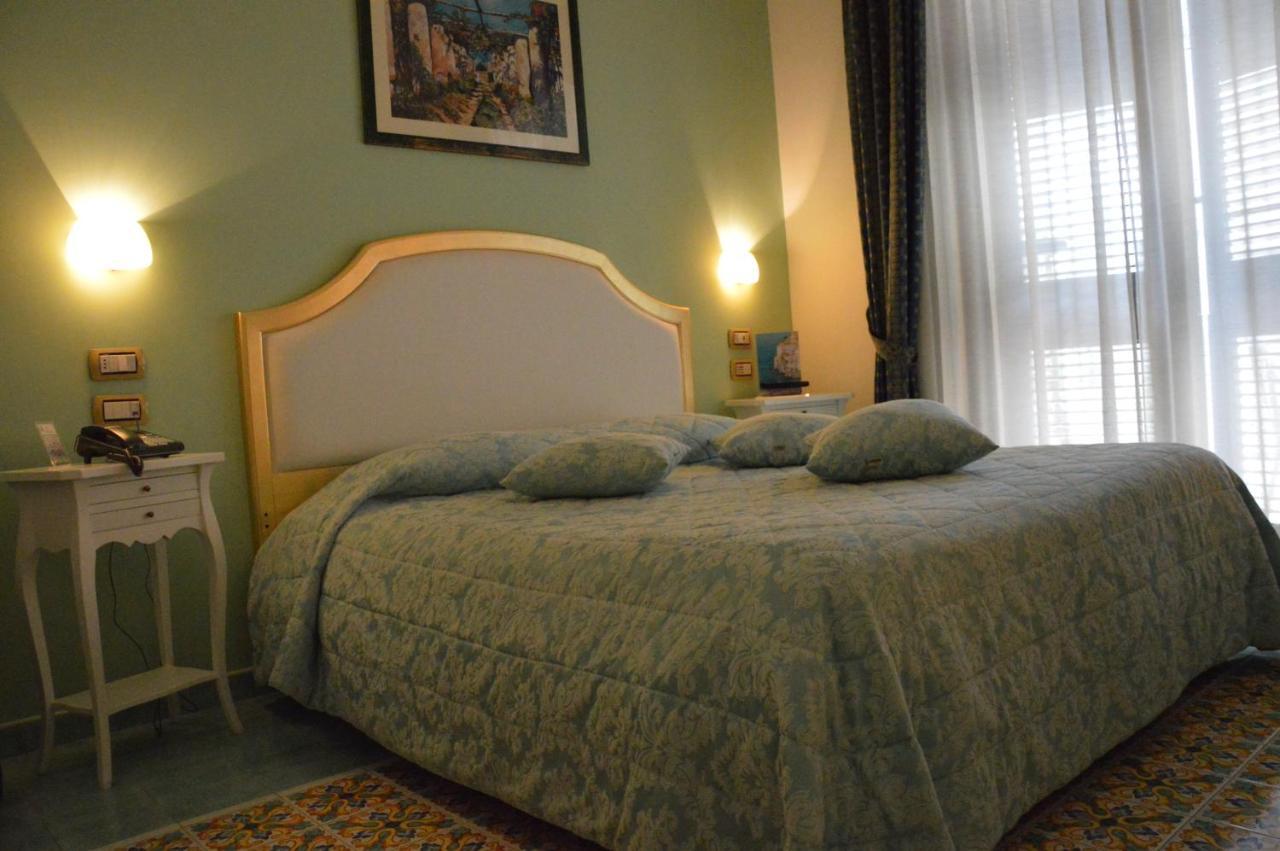 Hotel Santa Lucia Minori Zimmer foto
